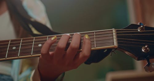 有关原声吉他, 弦, 弦乐器的免费素材视频