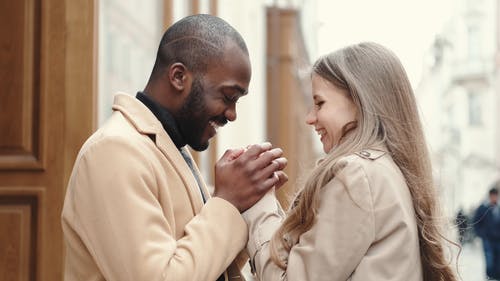 有关一对, 多风, 女人的免费素材视频