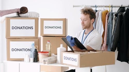 有关人, 原子笔, 室内的免费素材视频