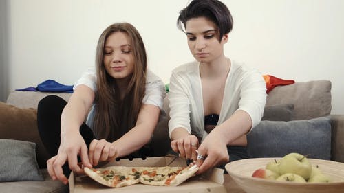 有关吃, 吃披萨, 女性的免费素材视频