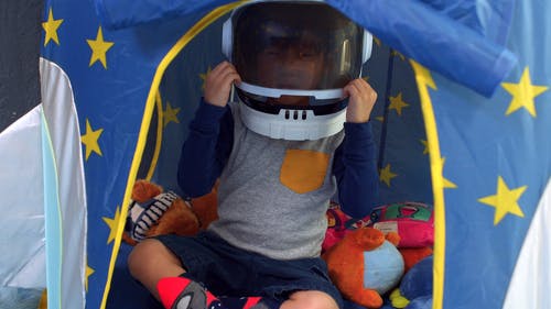 有关儿童, 填充玩具, 外太空的免费素材视频