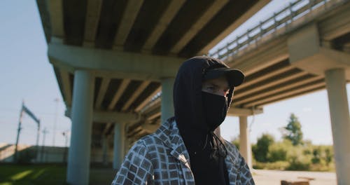 有关从下面, 匿名, 在桥下的免费素材视频