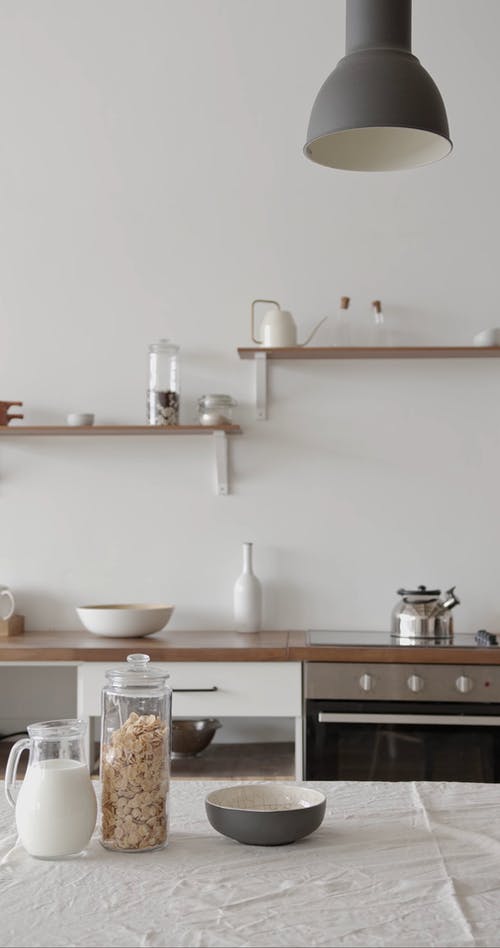 有关人, 在家, 垂直视频的免费素材视频