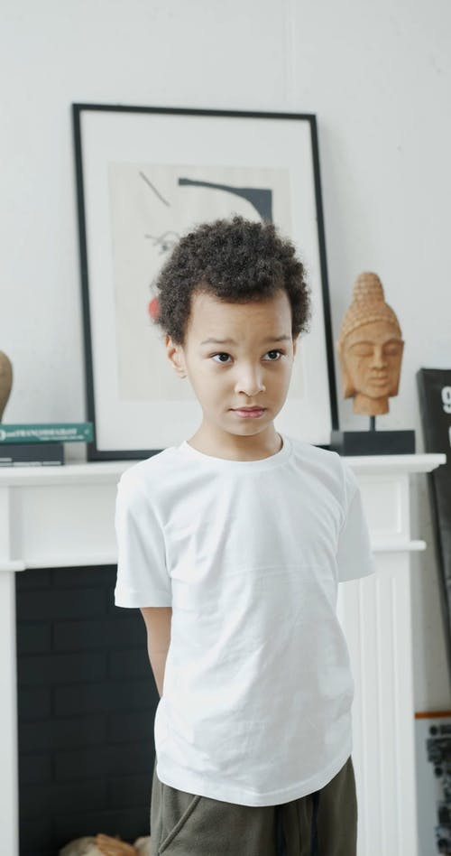 有关儿童, 在家, 垂直视频的免费素材视频