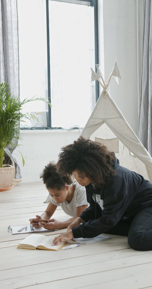 有关一起, 在地上, 在家的免费素材视频