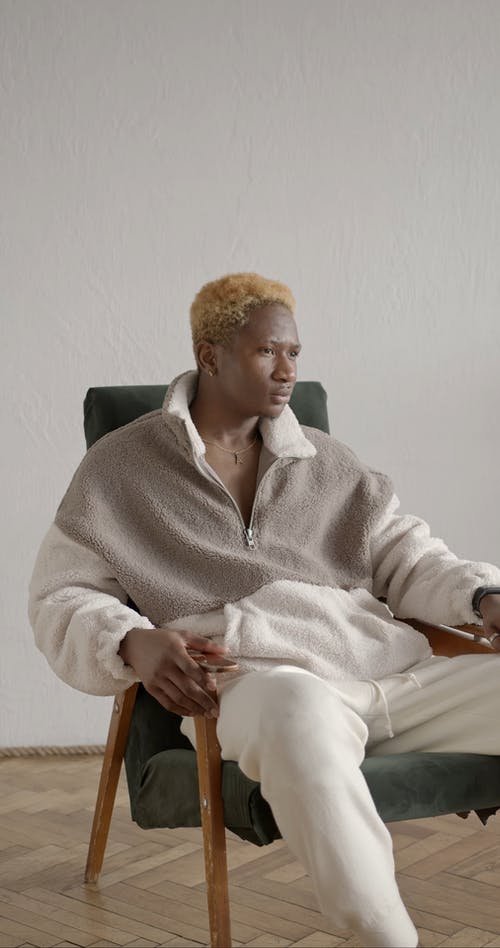 有关人, 家伙, 坐的免费素材视频