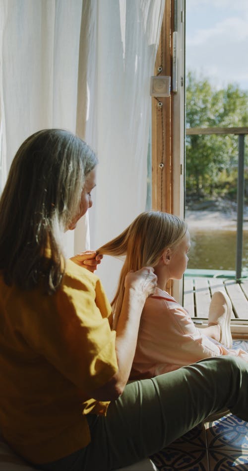 有关儿童, 垂直视频, 女人的免费素材视频