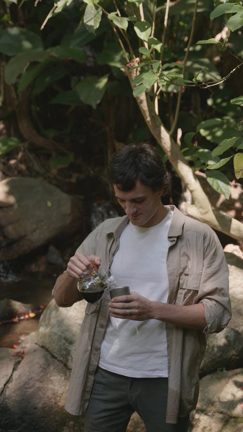 有关人, 家伙, 卵石的免费素材视频