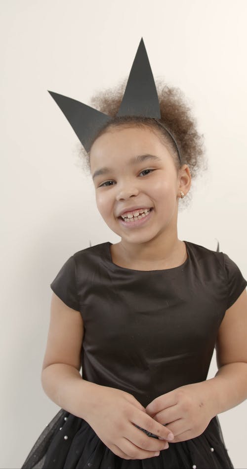 有关叫喊, 可爱, 垂直视频的免费素材视频