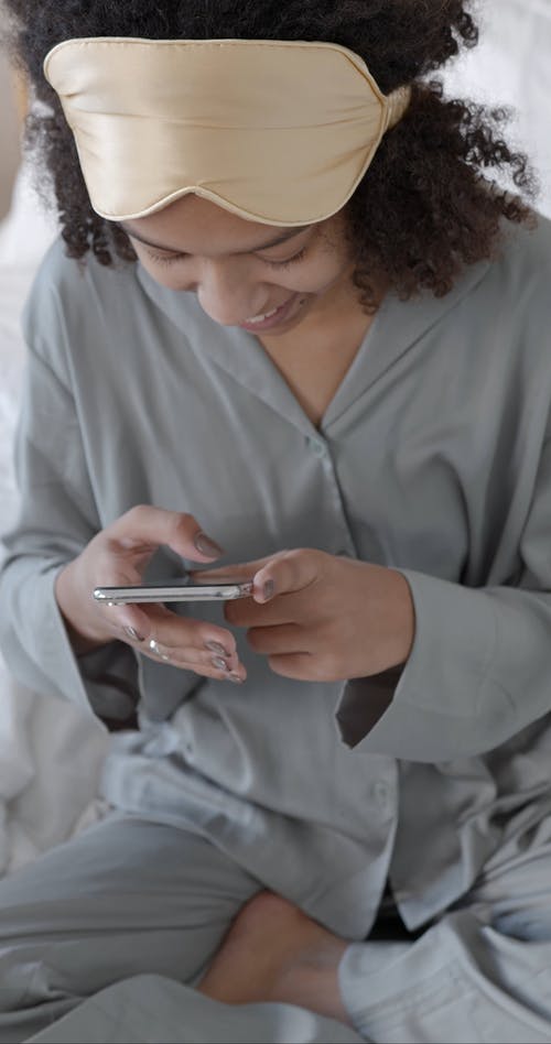 有关3C用品, 垂直视频, 室内的免费素材视频