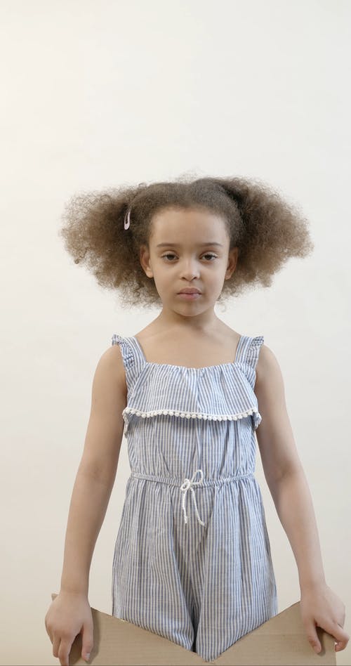 有关假装, 儿童, 剪下的免费素材视频