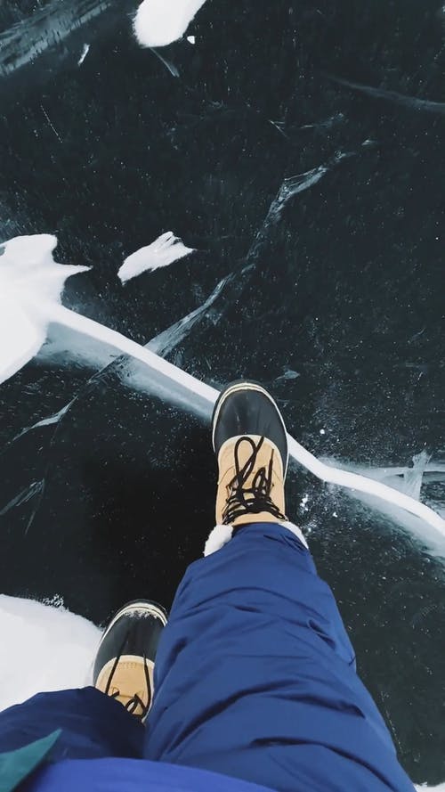 有关冬季, 冰冻的湖面, 垂直视频的免费素材视频