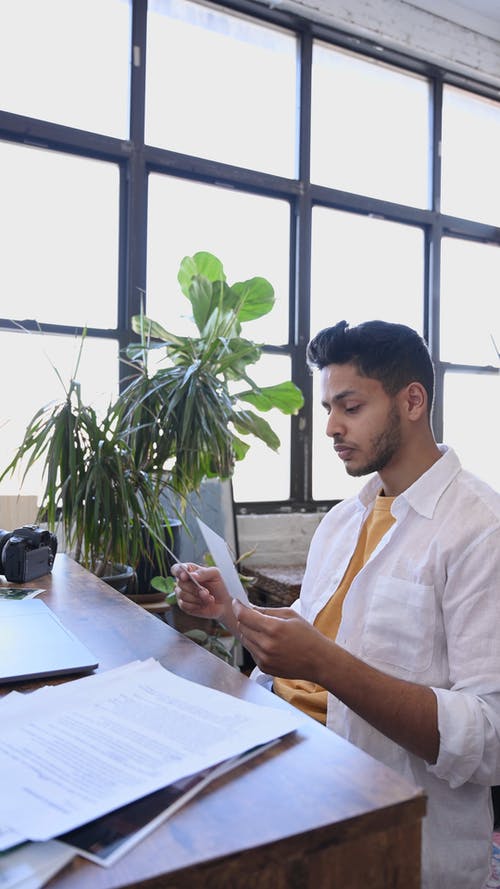 有关人, 垂直视频, 室内的免费素材视频