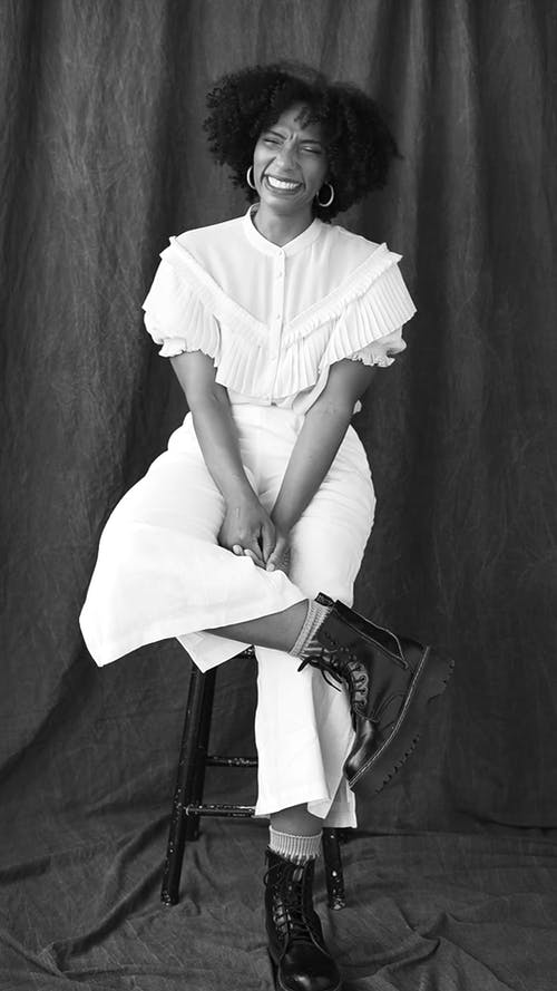 有关享受, 坐, 垂直视频的免费素材视频