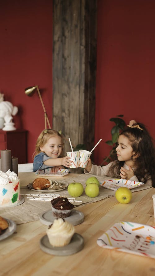 有关可爱, 可爱的孩子, 喝的免费素材视频