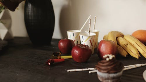 有关吸管, 巧克力杯子蛋糕, 景深的免费素材视频