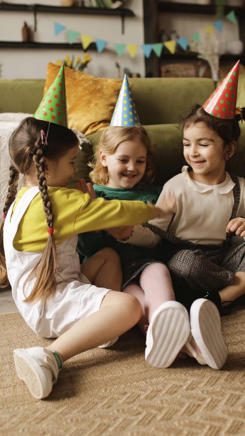 有关享受, 可爱的孩子, 垂直视频的免费素材视频