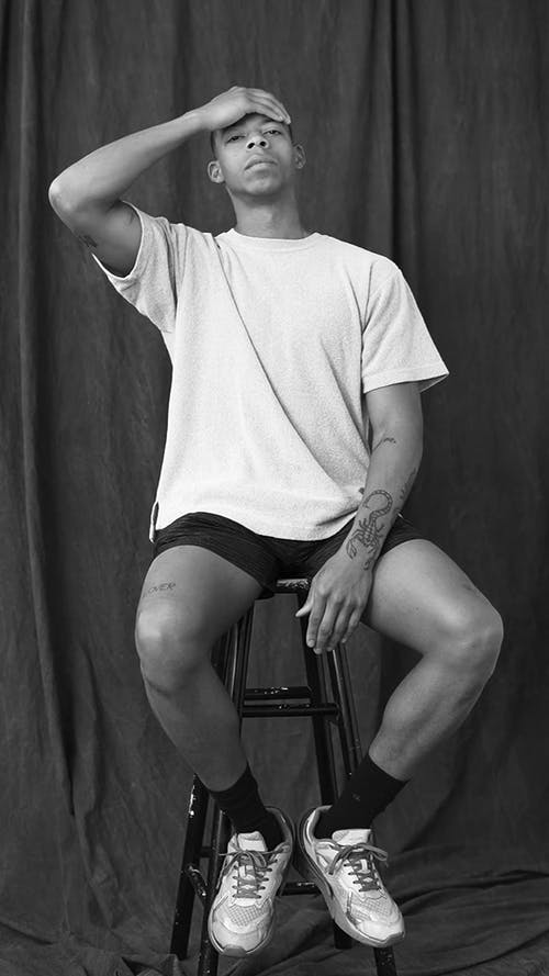 有关人, 刺青, 坐的免费素材视频