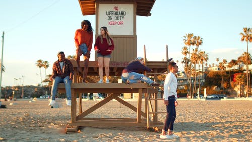 有关一群人, 下降, 享受的免费素材视频