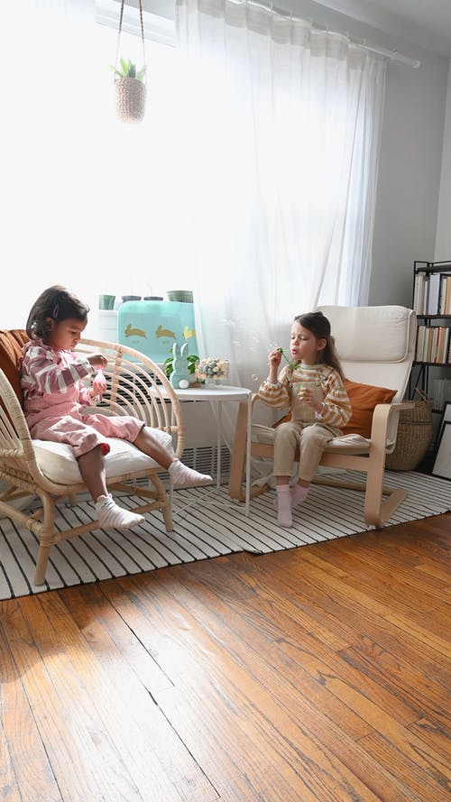 有关儿童, 吹, 地板垫的免费素材视频