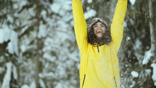有关冬季, 冬季夹克, 冬季森林的免费素材视频