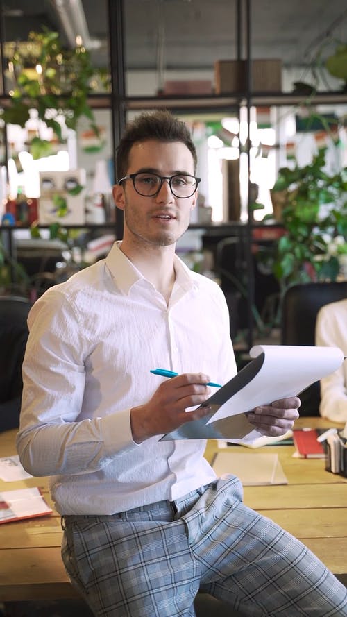 有关人, 雇员, 坐的免费素材视频