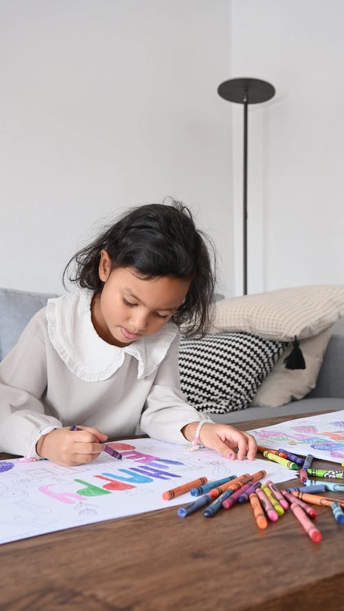 有关Throw Pillows, 上色, 儿童的免费素材视频