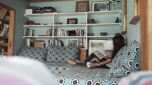 有关人, 图书, 室内的免费素材视频