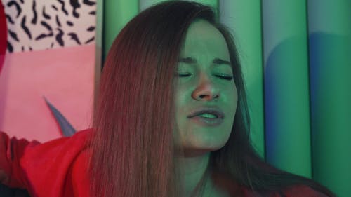 有关光鲜亮丽, 唱歌, 年轻女子的免费素材视频