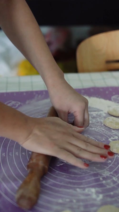 有关＃室内, 修剪指甲, 垂直视频的免费素材视频
