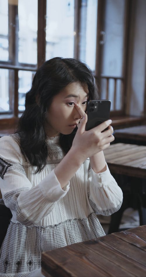 有关咖啡店, 垂直视频, 女人的免费素材视频