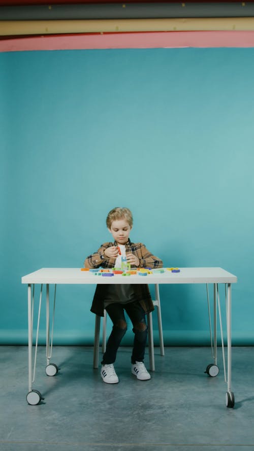 有关儿童, 坐, 垂直视频的免费素材视频