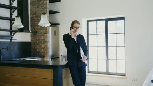 有关在家, 女人, 房地产经纪人的免费素材视频