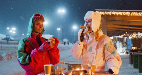 有关下雪, 冬季, 吃的免费素材视频