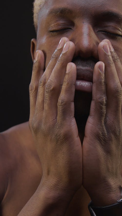 有关人, 半裸, 垂直视频的免费素材视频