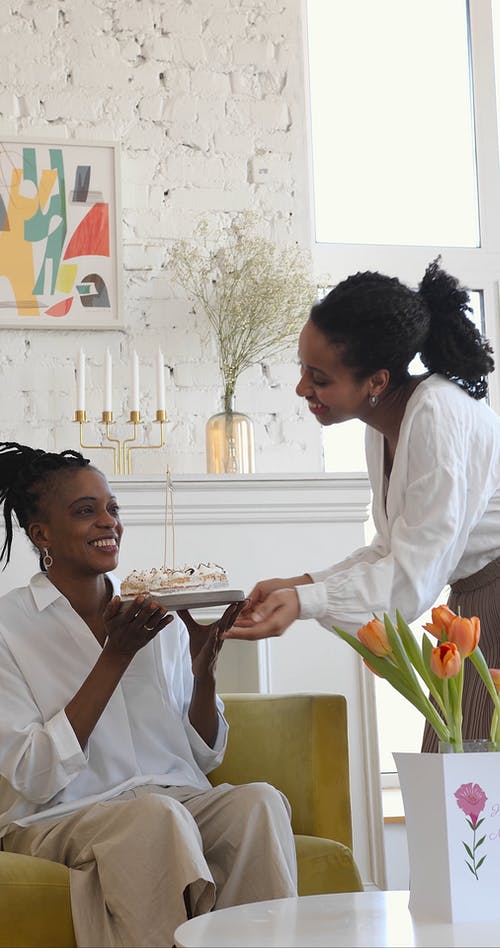 有关垂直视频, 女性, 室内的免费素材视频