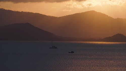 有关交通系统, 剪影, 太阳光线的免费素材视频