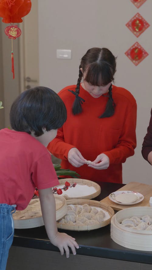 有关亚洲食品, 在家, 垂直视频的免费素材视频