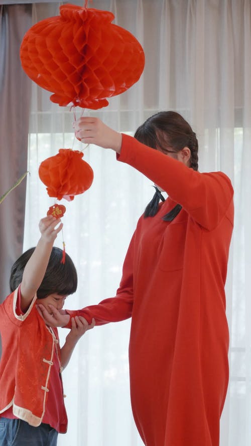 有关兄弟姐妹, 垂直视频, 女孩的免费素材视频