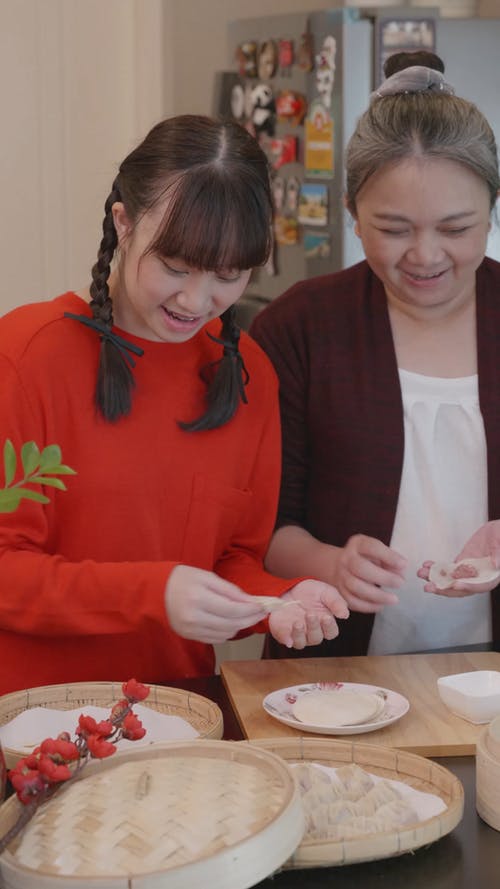 有关亚洲食品, 在家, 垂直视频的免费素材视频