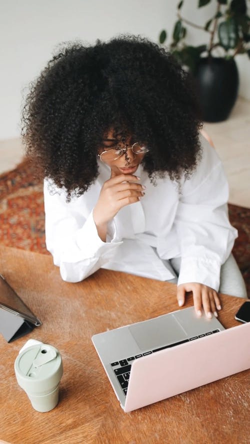 有关poc, 垂直视频, 女人的免费素材视频