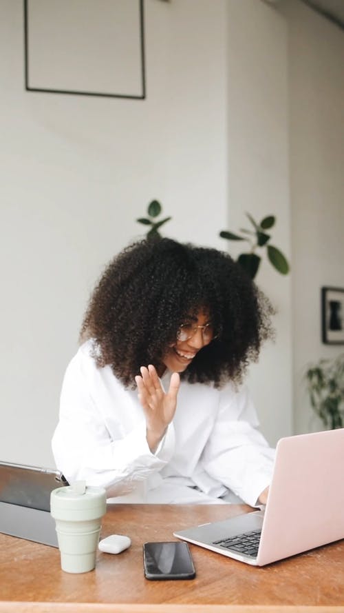 有关＃室内, 不倒翁, 互联网的免费素材视频