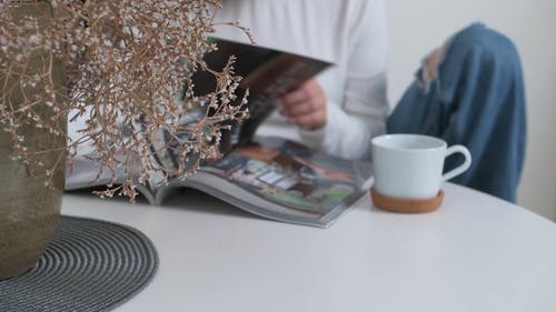 有关一杯咖啡, 人, 室内的免费素材视频