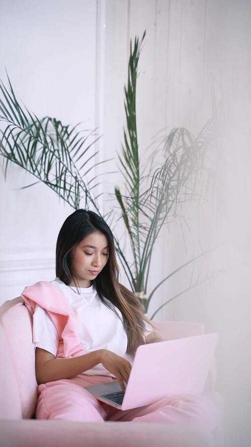 有关＃室内, 3C用品, 上网的免费素材视频