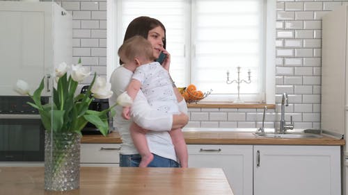 有关厨房水槽, 厨柜, 台面的免费素材视频