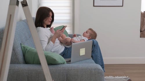 有关儿子, 儿童, 坐的免费素材视频