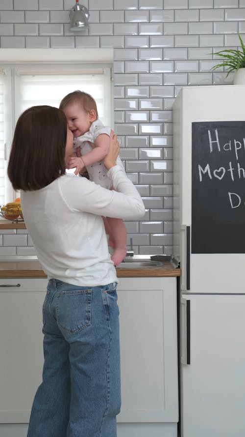 有关儿童, 在家, 垂直视频的免费素材视频