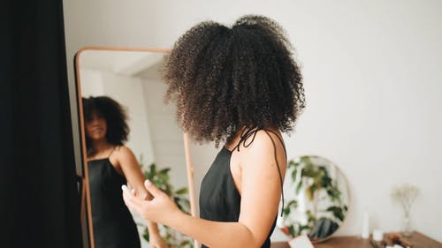 有关光鲜亮丽, 女人, 室内的免费素材视频