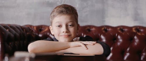 有关儿童, 吉他, 在家的免费素材视频