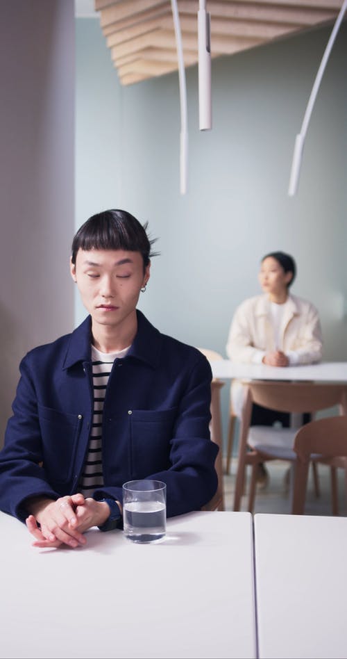 冷 刘海 北欧人的免费素材视频视频素材 视频素材下载 高清2160x4096视频素材下载 凌点视频素材网 编号 1865